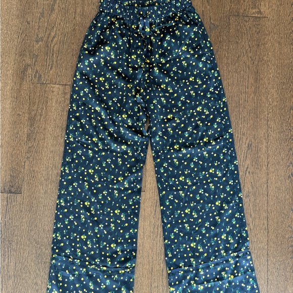 lee mathews
bella relaxed pant - Picture 1 of 2